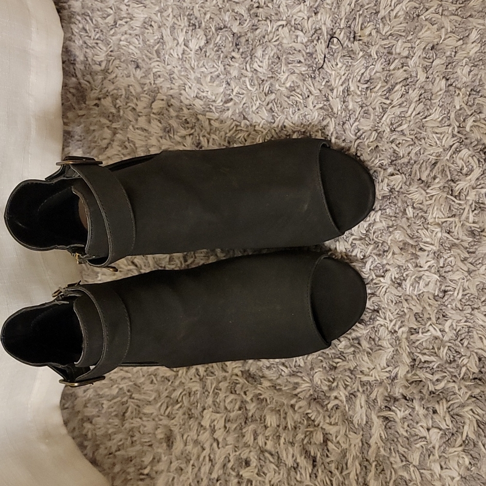 Shoes - Picture 3 of 3